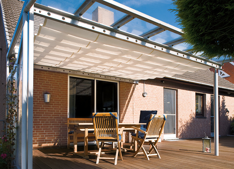 Terrasse mit Beschattung für die Terrassenüberdachung