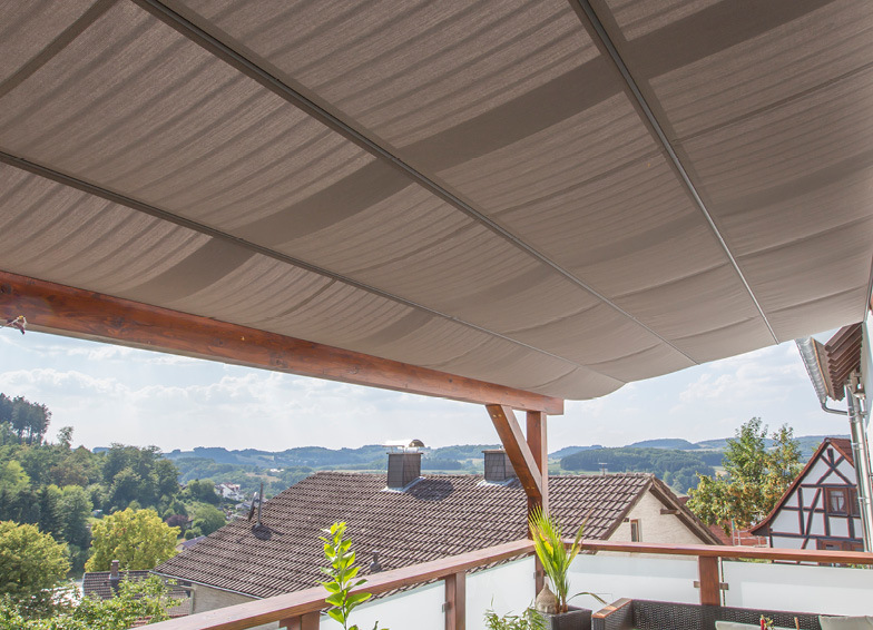Terrasse mit Beschattung für die Terrassenüberdachung